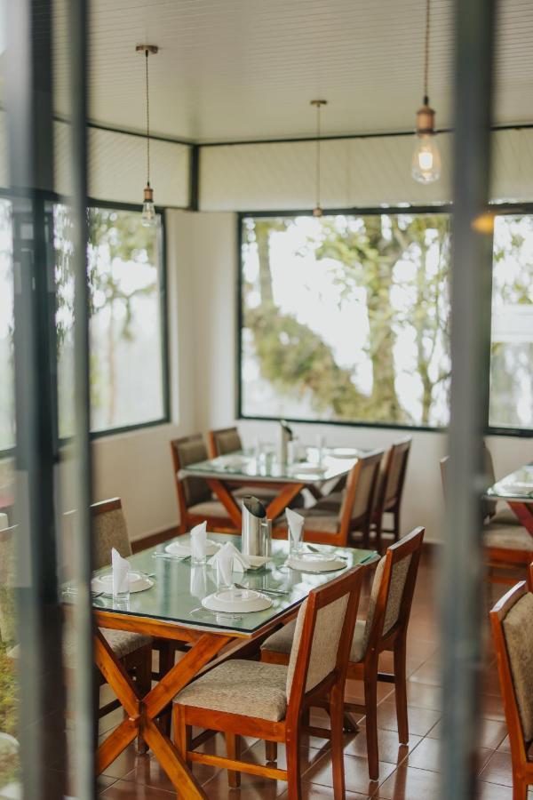 Misty Courtyard Resort Chinnakanal エクステリア 写真