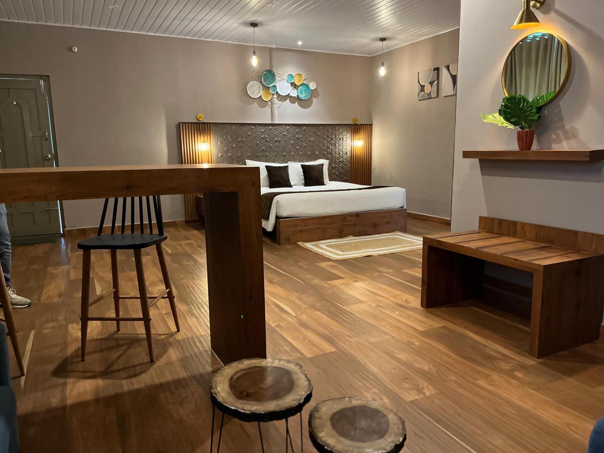 Misty Courtyard Resort Chinnakanal エクステリア 写真