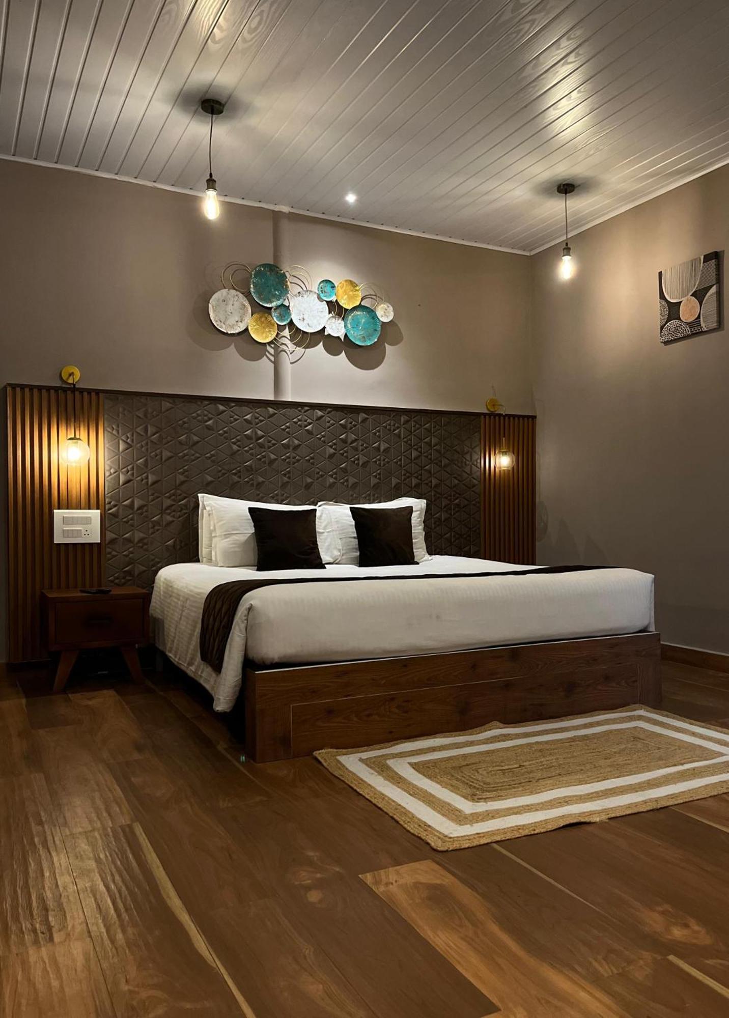 Misty Courtyard Resort Chinnakanal エクステリア 写真