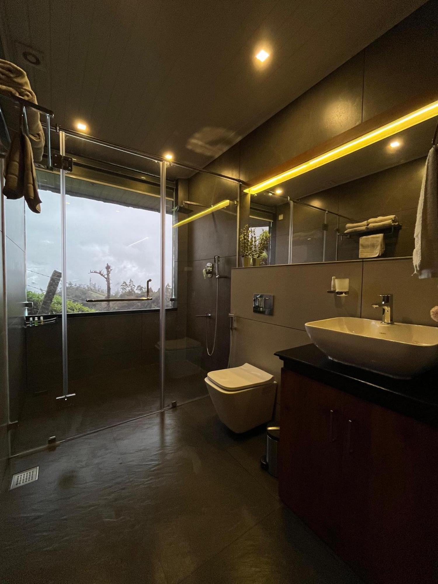 Misty Courtyard Resort Chinnakanal エクステリア 写真