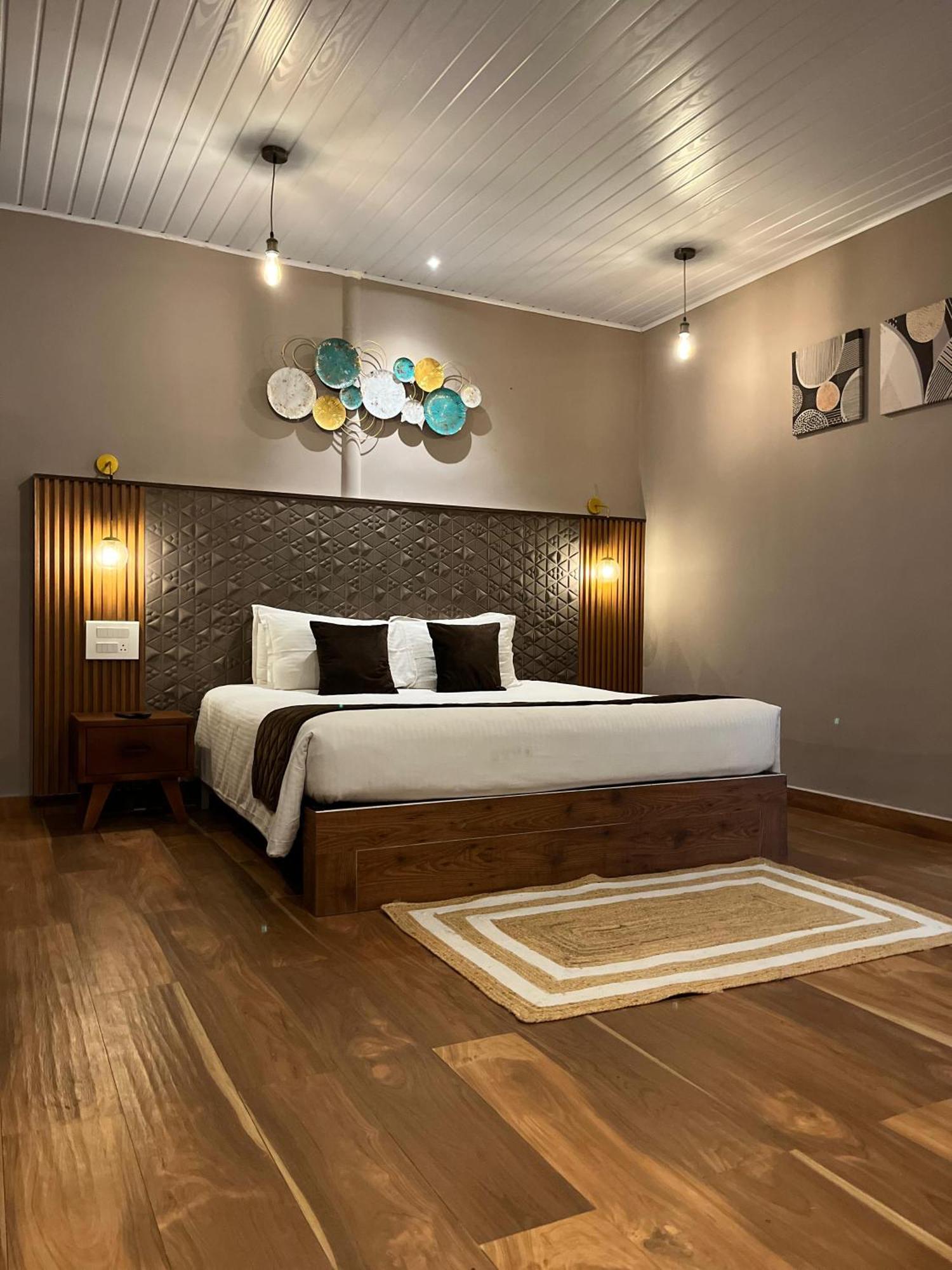 Misty Courtyard Resort Chinnakanal エクステリア 写真