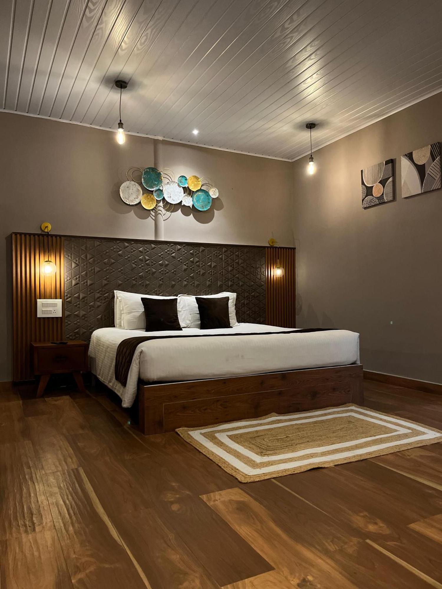 Misty Courtyard Resort Chinnakanal エクステリア 写真