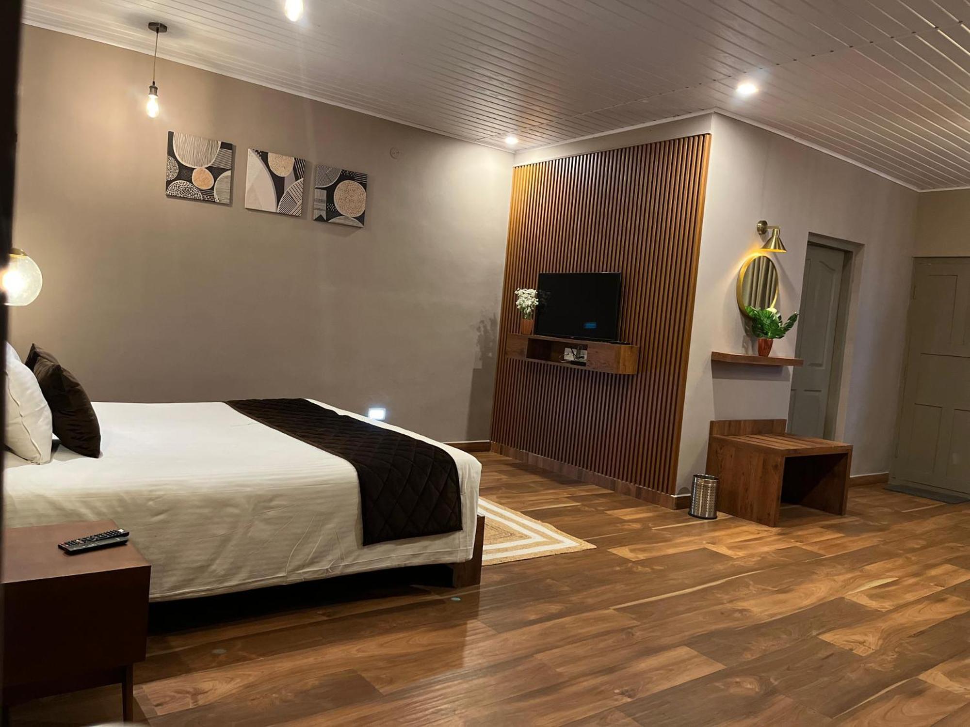 Misty Courtyard Resort Chinnakanal エクステリア 写真