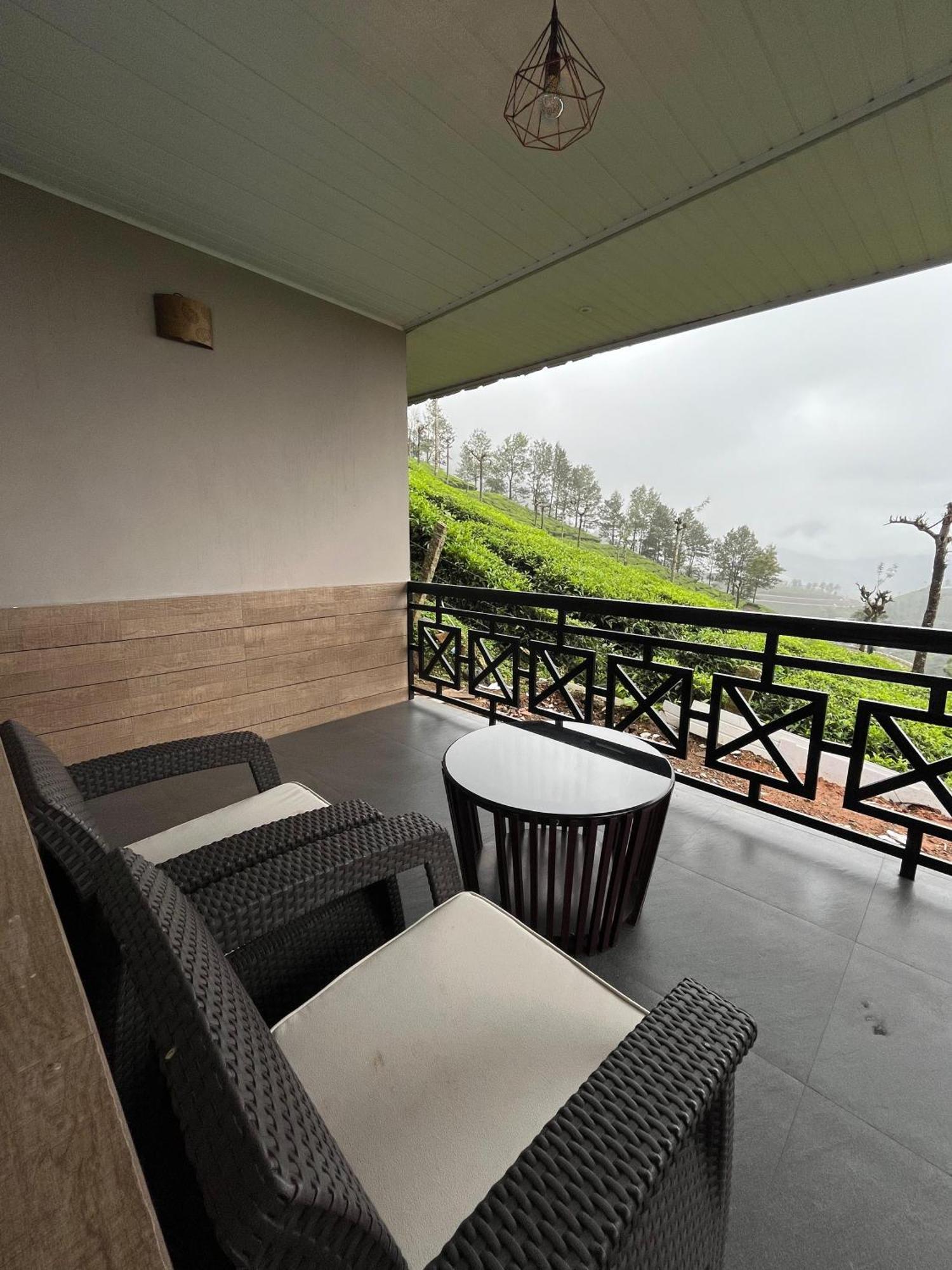 Misty Courtyard Resort Chinnakanal エクステリア 写真