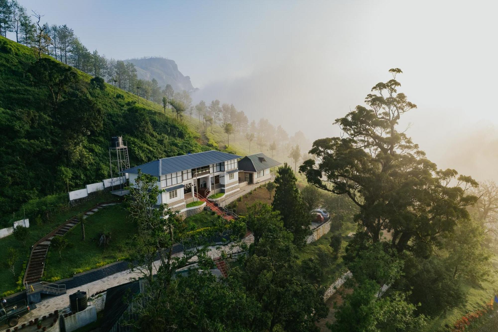 Misty Courtyard Resort Chinnakanal エクステリア 写真