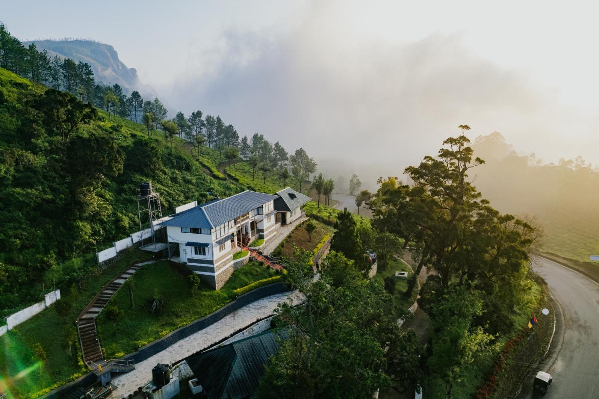 Misty Courtyard Resort Chinnakanal エクステリア 写真