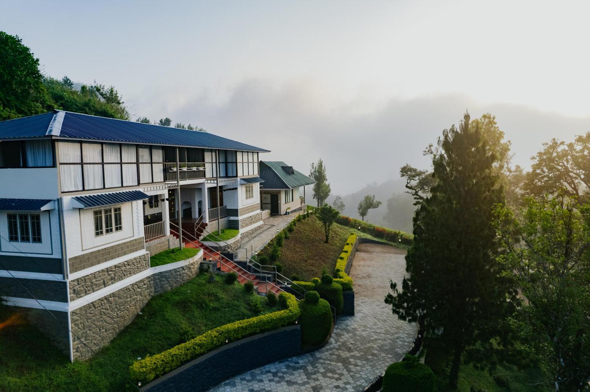 Misty Courtyard Resort Chinnakanal エクステリア 写真